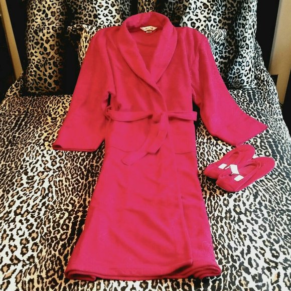 ✨HOST PICK!✨  Red Robe & Slippers Set, La Vie En Rose, M/L - Picture 2 of 8